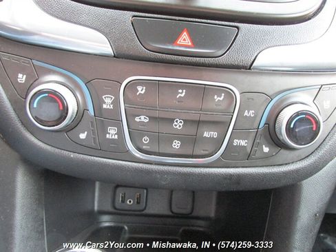 Used 2018 Chevrolet Equinox Premier image 27