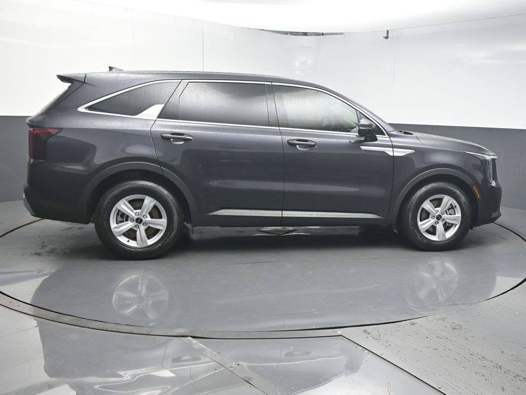 Used 2026 Kia Sorento LX FWD image 8