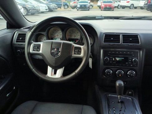Used 2011 Dodge Challenger SE image 16
