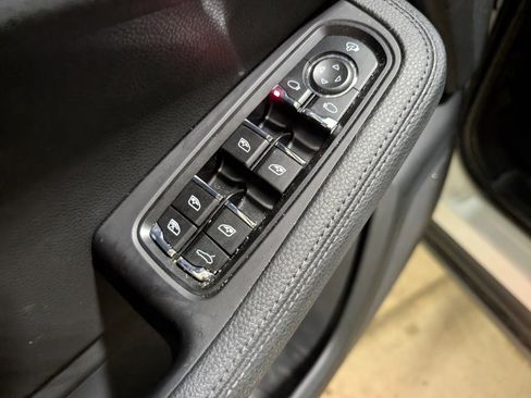 Used 2023 Porsche Macan image 20