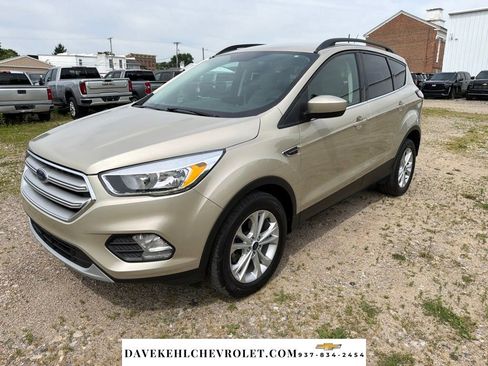Used 2018 Ford Escape SE FWD image 1