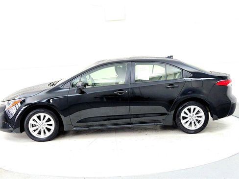 Used 2023 Toyota Corolla LE w/ LE Premium Package image 3