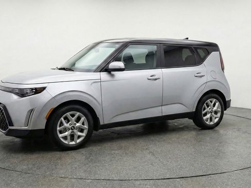 Used 2025 Kia Soul LX w/ LX Technology Package image 3