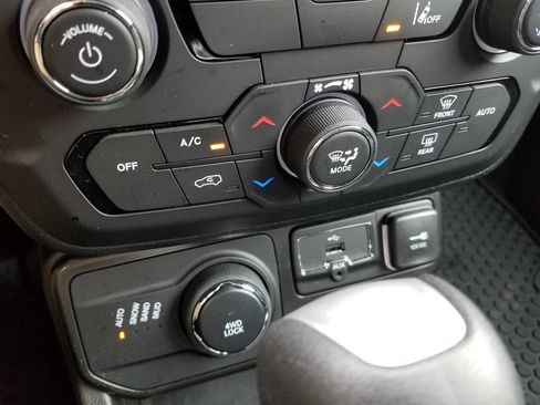 Used 2022 Jeep Renegade Latitude w/ Convenience Group image 20