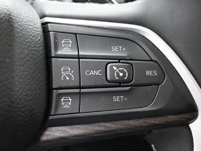Used 2023 Jeep Grand Cherokee L Limited AWD/4WD image 15