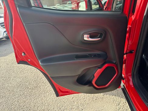 Used 2018 Jeep Renegade Trailhawk image 13