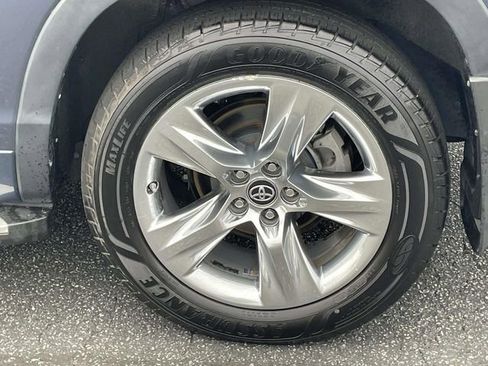 Used 2019 Toyota Highlander Limited AWD/4WD image 8