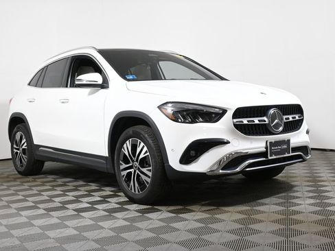Used 2025 Mercedes-Benz GLA 250 4MATIC image 9