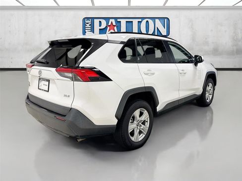 Used 2021 Toyota RAV4 XLE FWD image 7