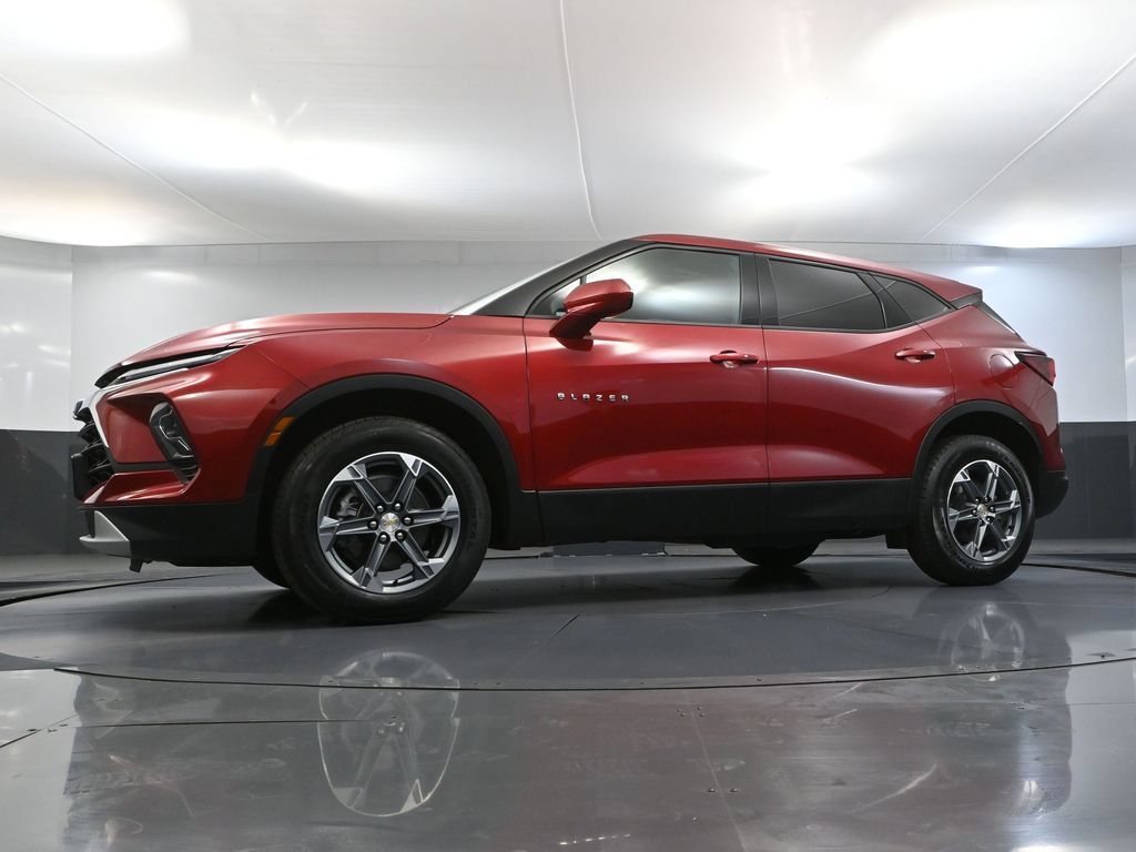 Used 2025 Chevrolet Blazer LT AWD/4WD image 42