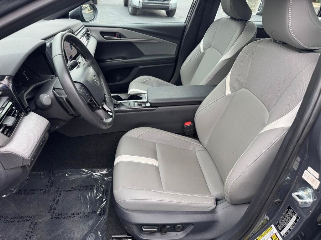 Certified 2026 Toyota Camry SE AWD/4WD image 5