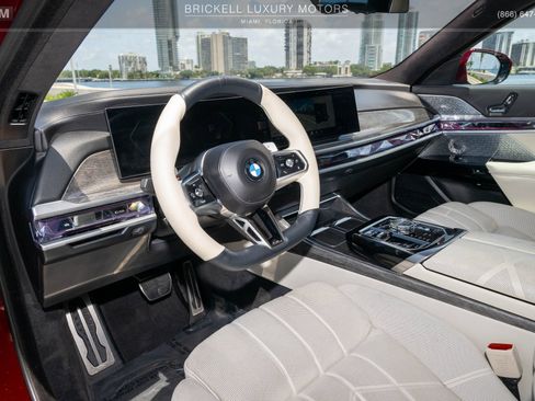Used 2023 BMW 760i xDrive AWD/4WD image 9