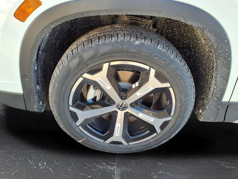 New 2026 Volkswagen Tiguan SE AWD/4WD image 47