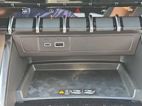 New 2026 GMC Canyon Denali w/ LPO, Denali Black Edition AWD/4WD image 36