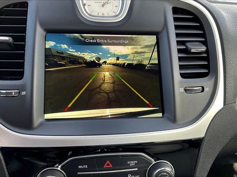 Used 2023 Chrysler 300 Touring L image 21