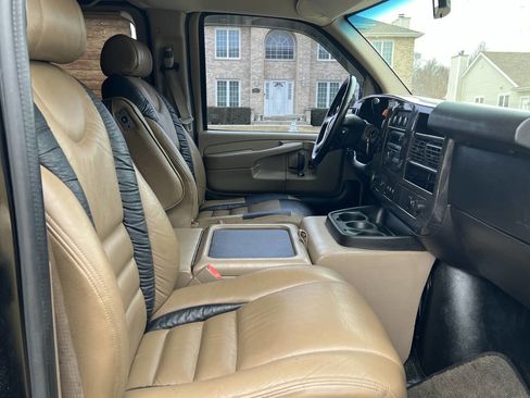 Used 2014 GMC Savana 1500 image 22