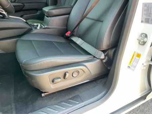 Used 2024 GMC Canyon Elevation w/ Elevation Premium Package RWD image 13