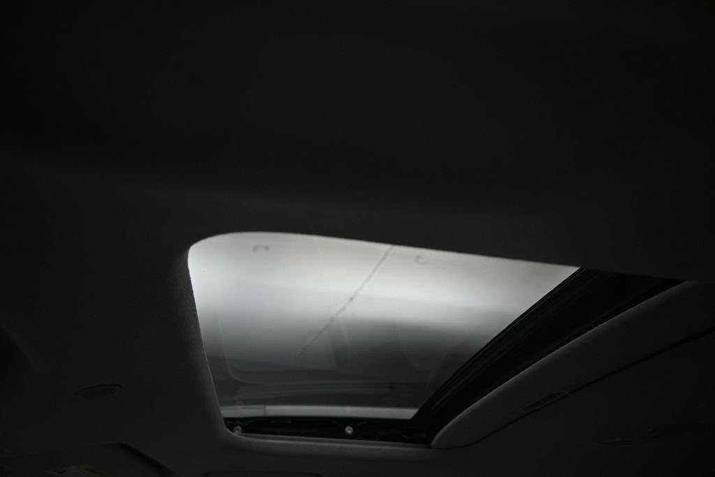 Used 2023 Hyundai Venue SEL FWD image 19