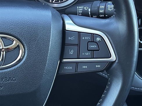 Used 2024 Toyota Highlander LE image 14