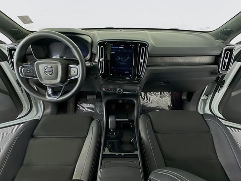 Used 2023 Volvo C40 P8 Recharge Ultimate image 9