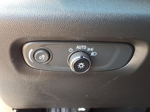 Used 2023 Chevrolet Traverse LS FWD image 25