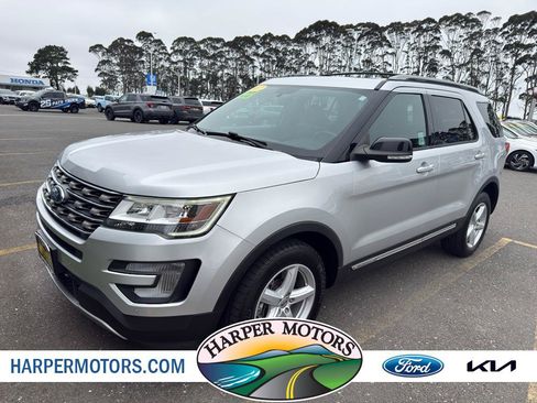 Used 2017 Ford Explorer XLT w/ Equipment Group 202A AWD/4WD image 1