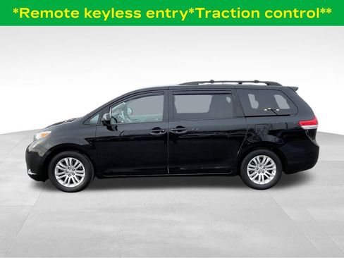Used 2011 Toyota Sienna XLE image 2