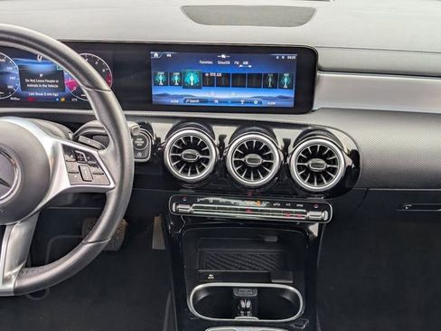 Used 2025 Mercedes-Benz CLA 250 image 17