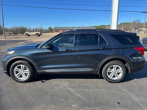 Used 2023 Ford Explorer XLT w/ Equipment Group 202A image 8