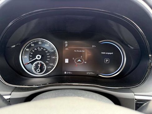 Certified 2025 Genesis GV70 2.5T AWD/4WD image 24