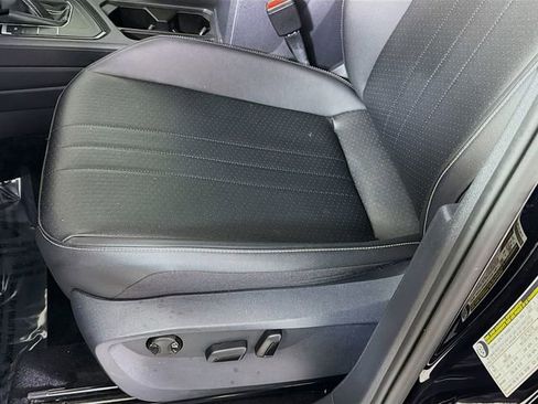 Used 2023 Volkswagen Tiguan SE R-Line image 20