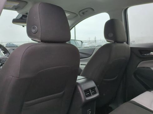 Used 2021 Chevrolet Equinox LS image 18