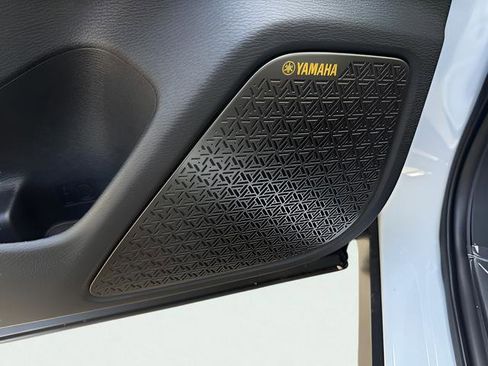 New 2026 Mitsubishi Outlander SE image 13