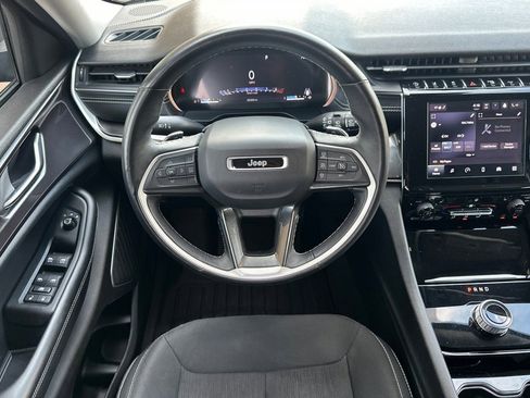 Used 2022 Jeep Grand Cherokee L Laredo w/ Luxury Tech Group I image 15