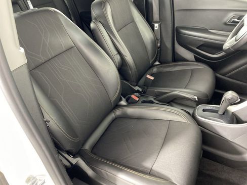 Used 2022 Chevrolet Trax LT w/ LT Convenience Package image 28