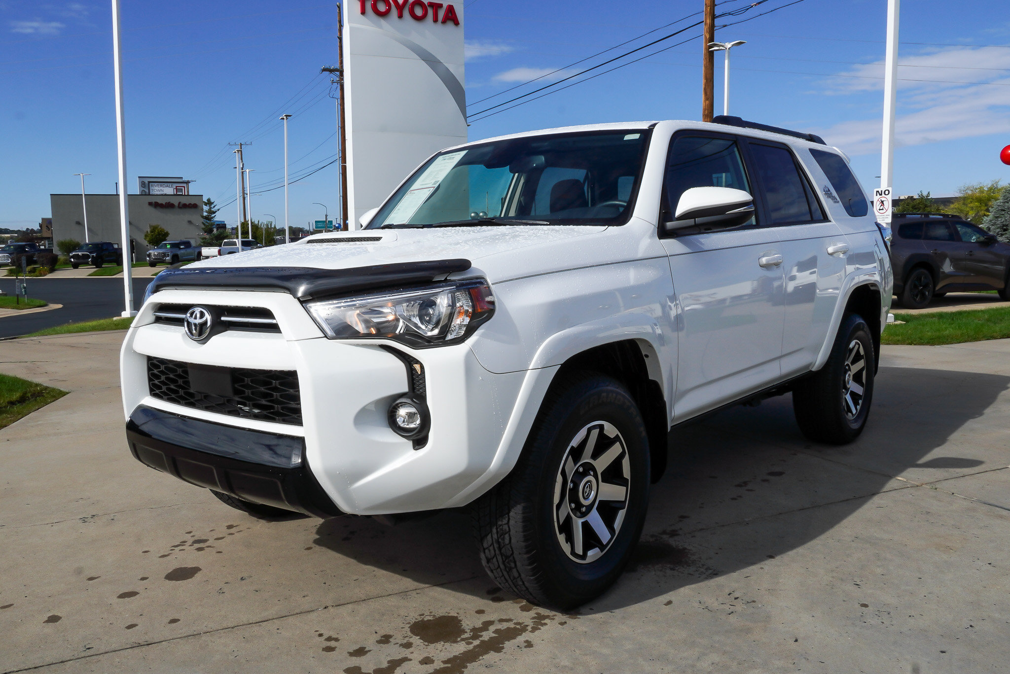 Certified 2024 Toyota 4Runner TRD Off-Road Premium w/ Moonroof Package AWD/4WD image 4