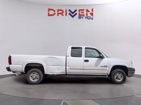 Used 2004 Chevrolet Silverado 2500 LT RWD image 6