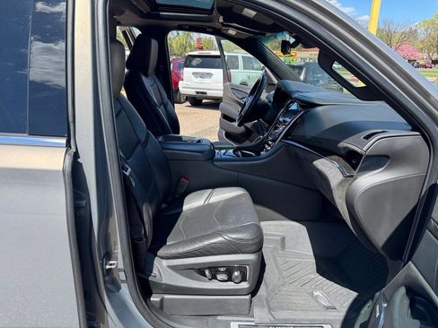 Used 2019 Cadillac Escalade ESV Platinum AWD/4WD image 30