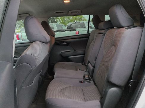Certified 2024 Toyota Highlander LE FWD image 14