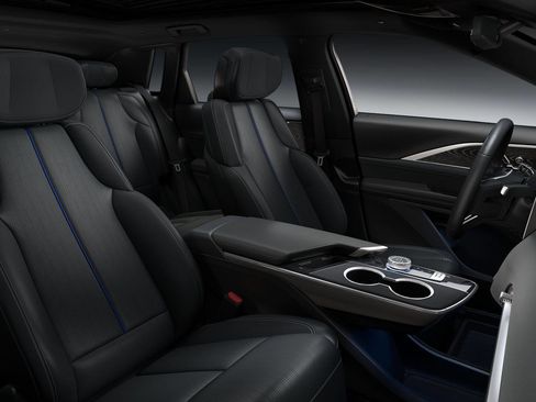 New 2026 Cadillac Lyriq Sport w/ LPO, Floor Liner Package image 33