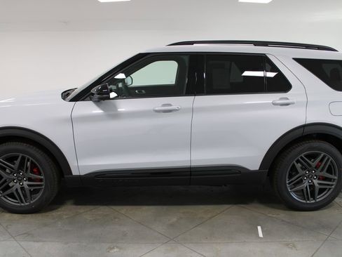 New 2026 Ford Explorer ST image 5