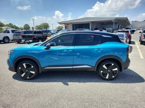 Used 2025 Nissan Kicks SR FWD image 13