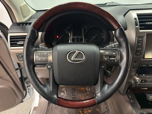 Used 2016 Lexus GX 460 w/ Premium Package image 19
