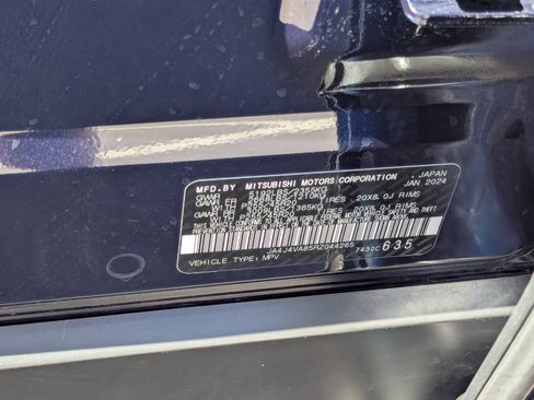 Used 2024 Mitsubishi Outlander SE image 17