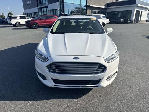 Used 2016 Ford Fusion SE FWD image 2
