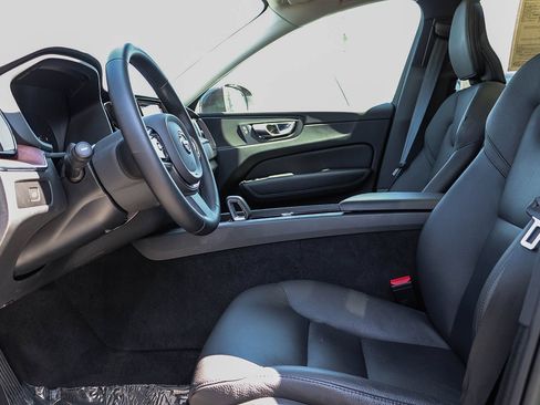 Used 2023 Volvo XC60 B5 Plus AWD/4WD image 18