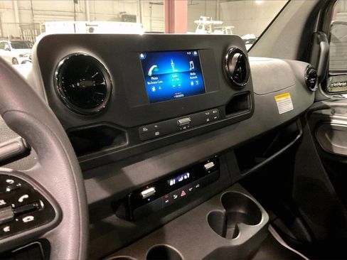 Used 2023 Mercedes-Benz Sprinter 2500 image 5