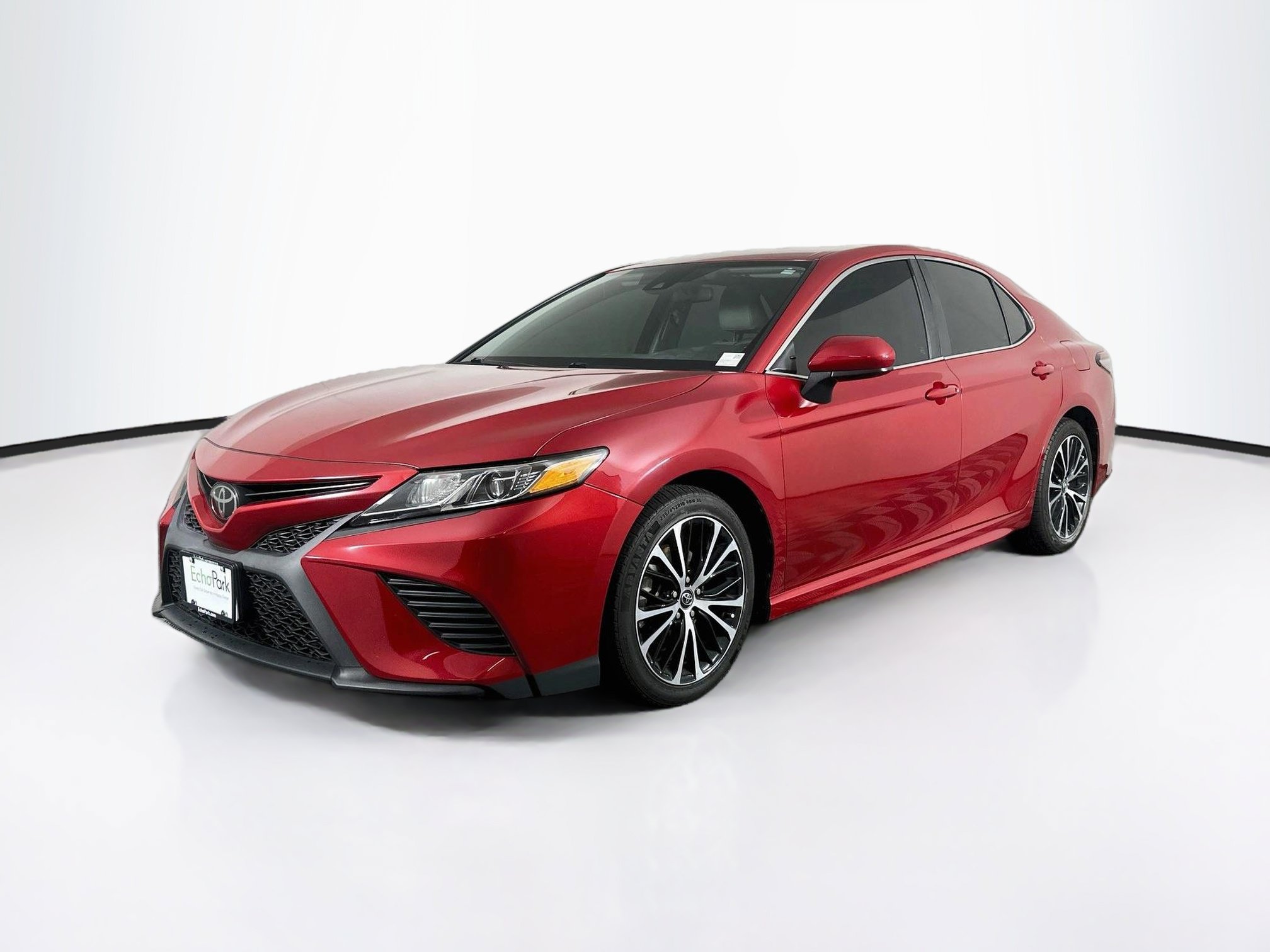 Used 2019 Toyota Camry SE w/ Carpet Mat Package FWD image 3