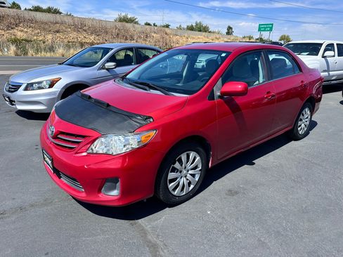 Used 2013 Toyota Corolla LE FWD image 2