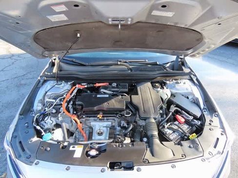Used 2020 Honda Accord Hybrid image 10
